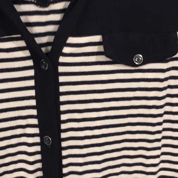 Belah & Codey Sleeveless striped women’s top. Very soft. Button up. - Picture 5 of 10